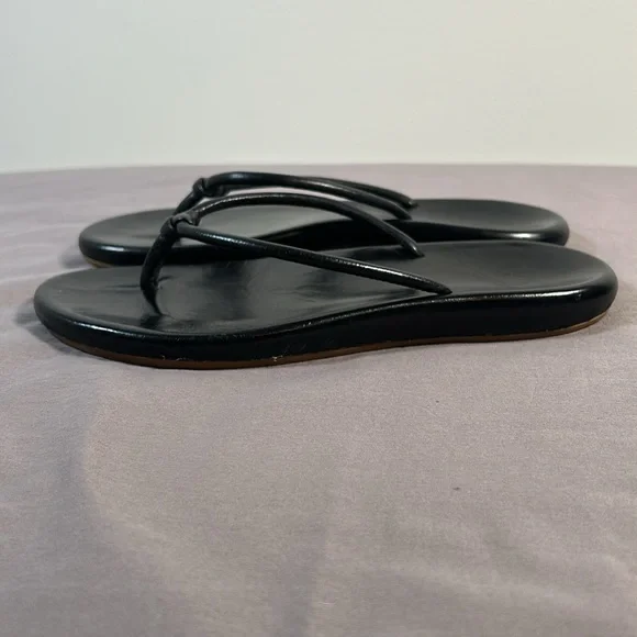 OluKai flip flops - Picture 5 of 5
